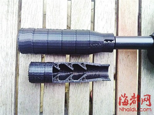从这张图可看出枪的部件是用塑料打印的